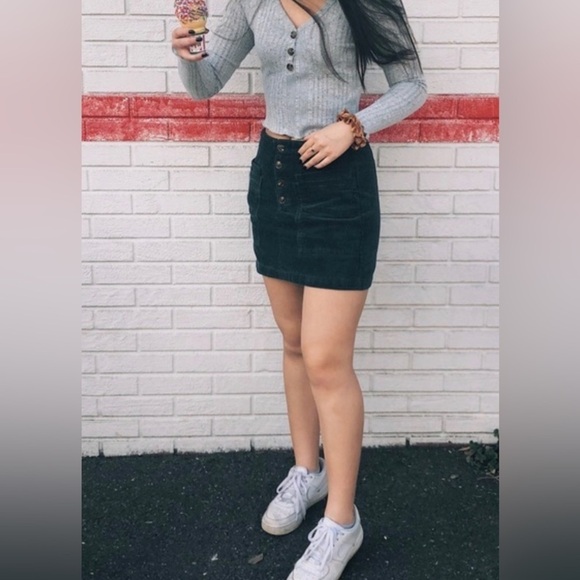 Green Corduroy Mini Skirt Forever 21 Contemporary Women’s Size Medium - Picture 4 of 4